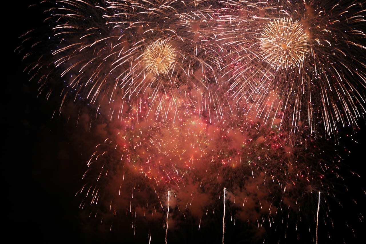 藤沢市 江ノ島の夜空を照らす 年8月31日 市内で打ち上げ花火が上がった模様です 号外net 藤沢市