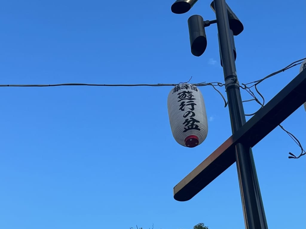 遊行の盆の提灯
