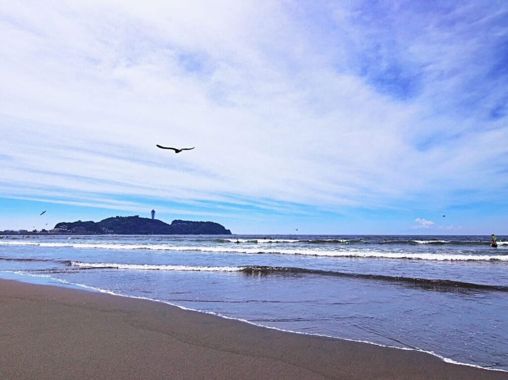 AC江の島（鵠沼海岸より）