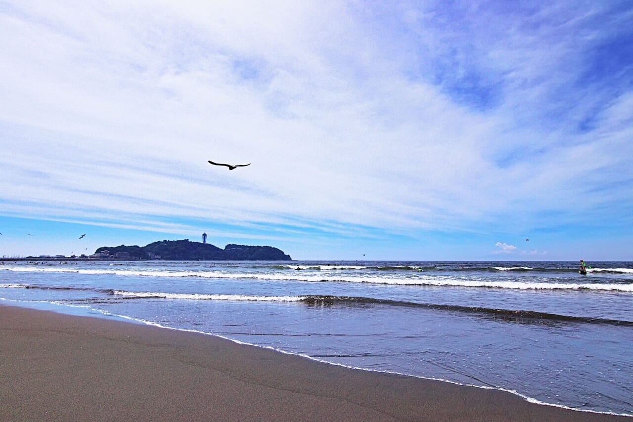 AC江の島（鵠沼海岸より）