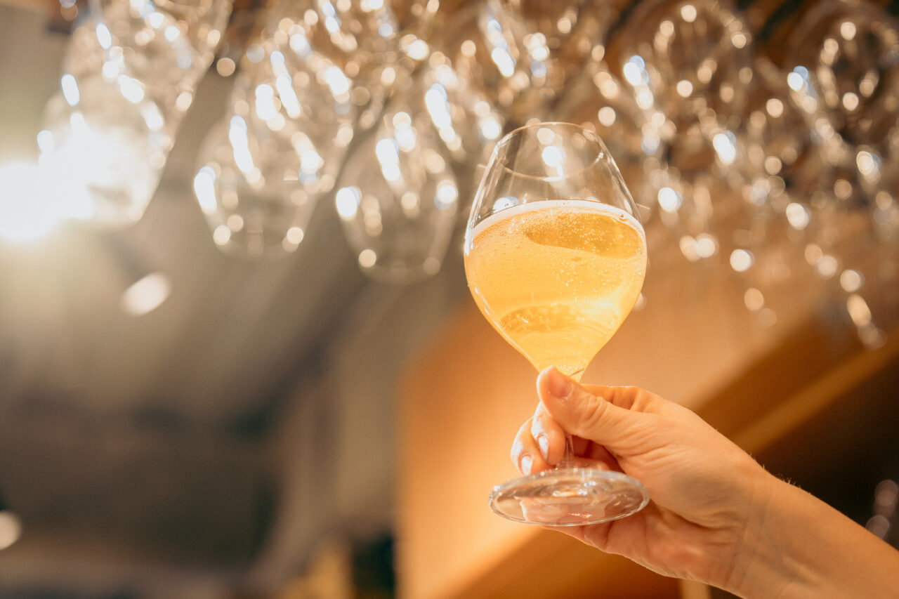 【藤沢市】藤沢駅南口で人気の日本ワインの角打ち酒屋「じゃん商店」でランチ開始! “酒屋の昼ごはん”が1月15日からスタートします♪