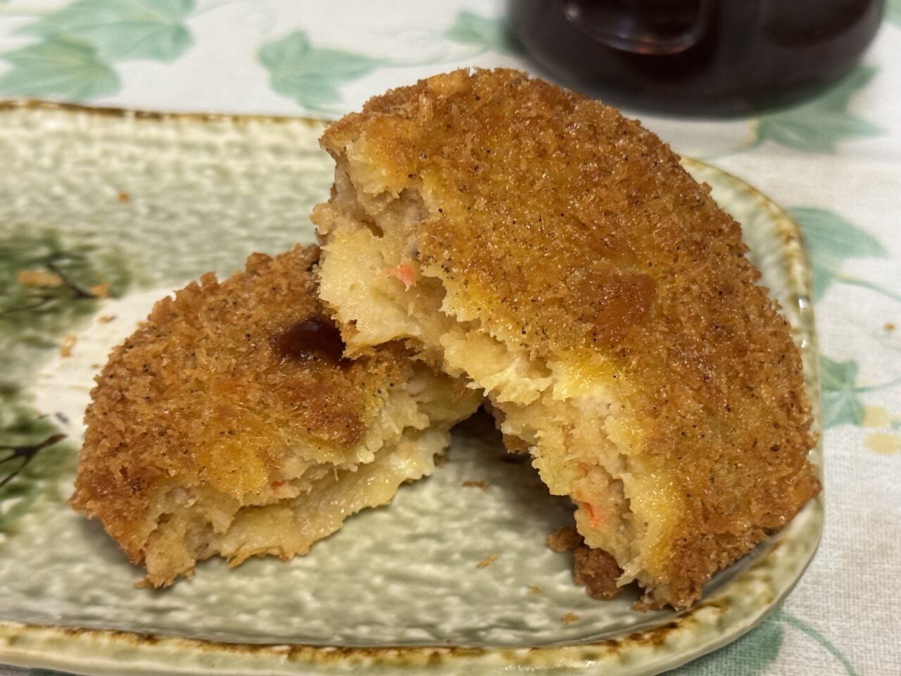 【藤沢市】高座豚の養豚場直売所で味わう揚げたての一個。「みーとはうす KANEKO」の手づくりコロッケが人気です♪