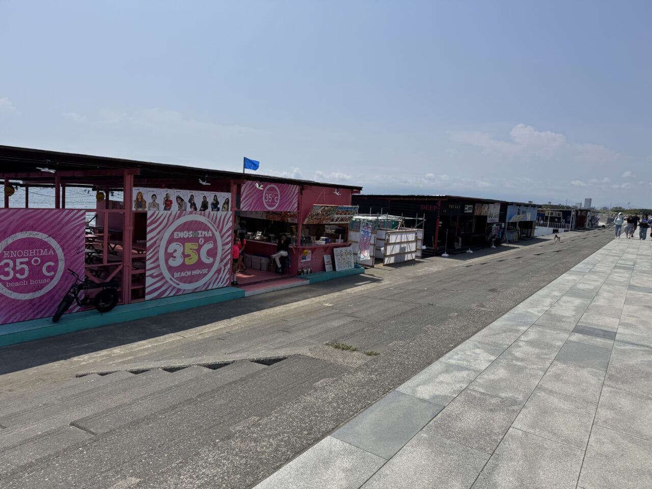 【藤沢市】湘南の夏が開幕！ 海開きとともに「江の島マイアミビーチショー2026」が開催されます♪ 花火イベントも開催予定です。