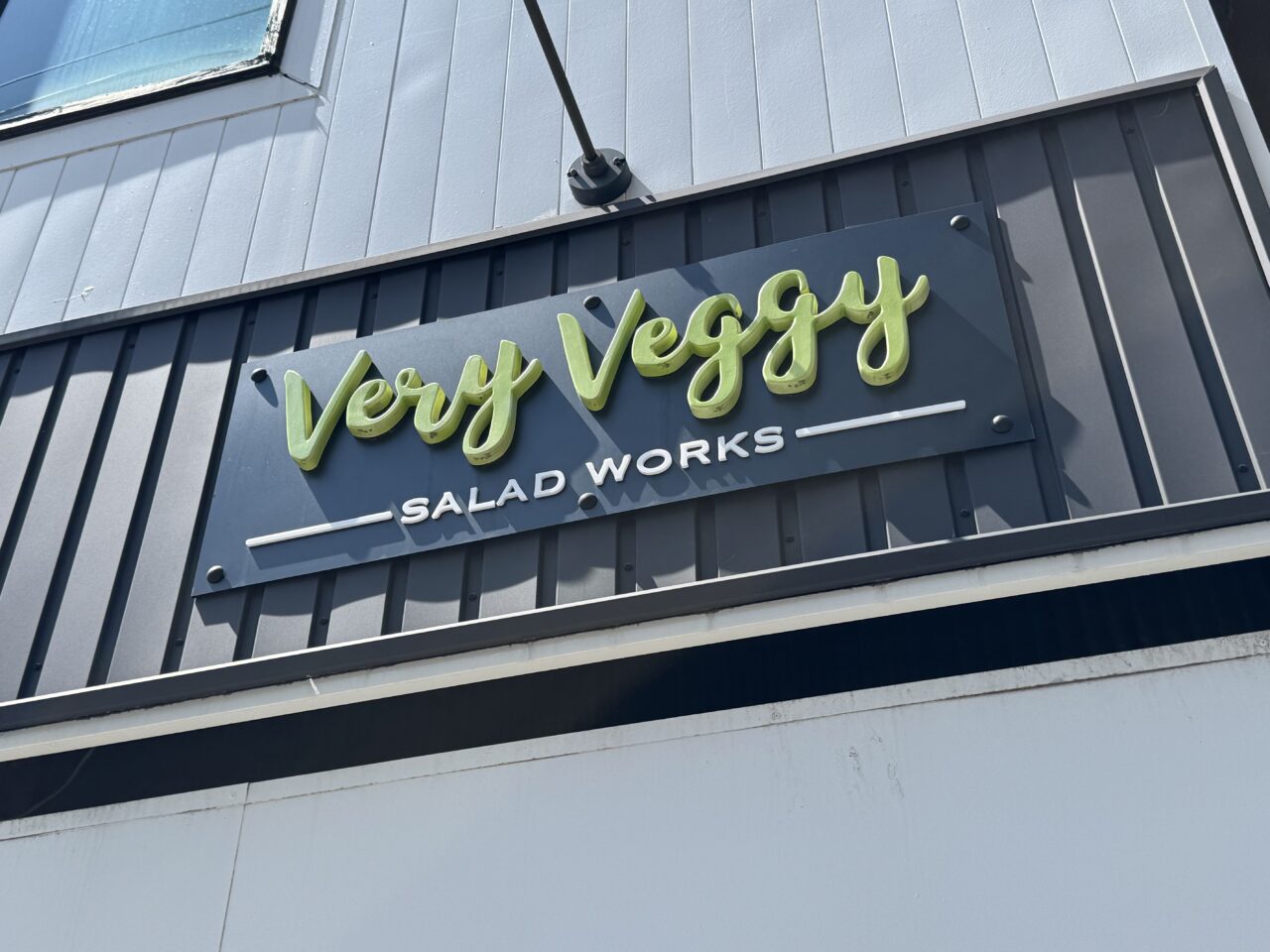 【藤沢市】辻堂駅西口の人気サラダ専門店「Very Veggy -SALAD WORKS-」が5月30日で営業終了。“次のステージ”にも期待の声。