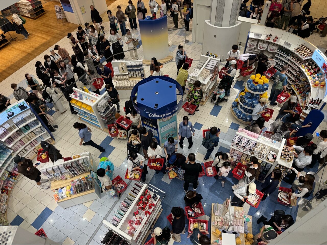 【藤沢市】テラスモール湘南にディズニーストアの期間限定ポップアップ「Disney store.jp Japan Tour」が10月16日にオープンしました！ 神奈川限定やポップアップ限定アイテムの販売、ミッキーマウスのフォトスポットも♪