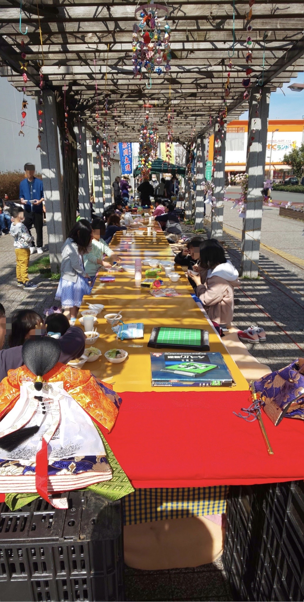 【藤沢市】長後駅東口に巨大こたつが出現!「長ごたつでひな祭り~長後こども食堂地域多世代交流~」が3月1日に開催されます。