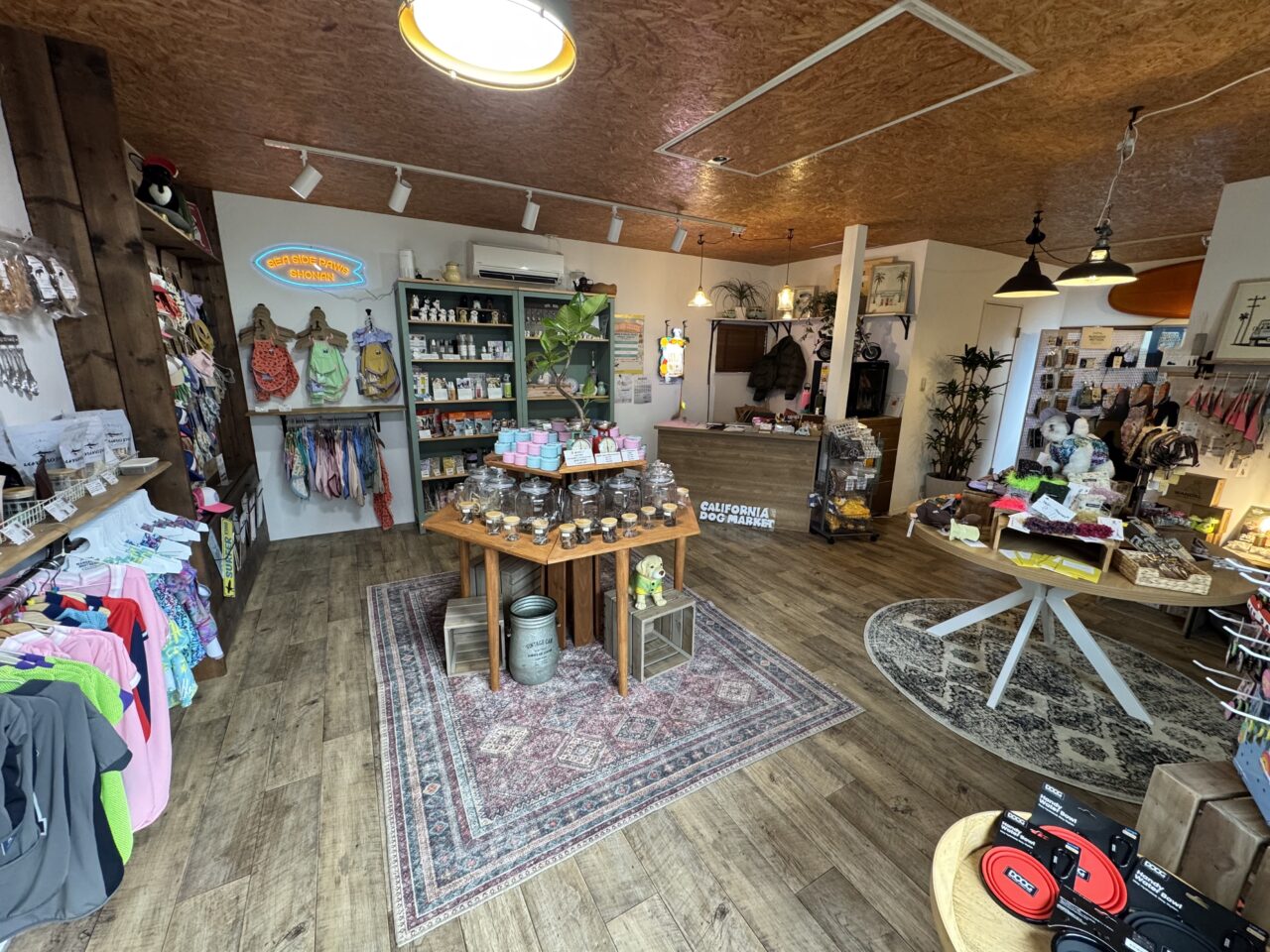 【藤沢市】鵠沼海岸に話題のドッグセレクトショップ「SEA SIDE PAWS SHONAN」が2月7日にオープンしました！ 犬と楽しめる湘南ライフの新スポット♪