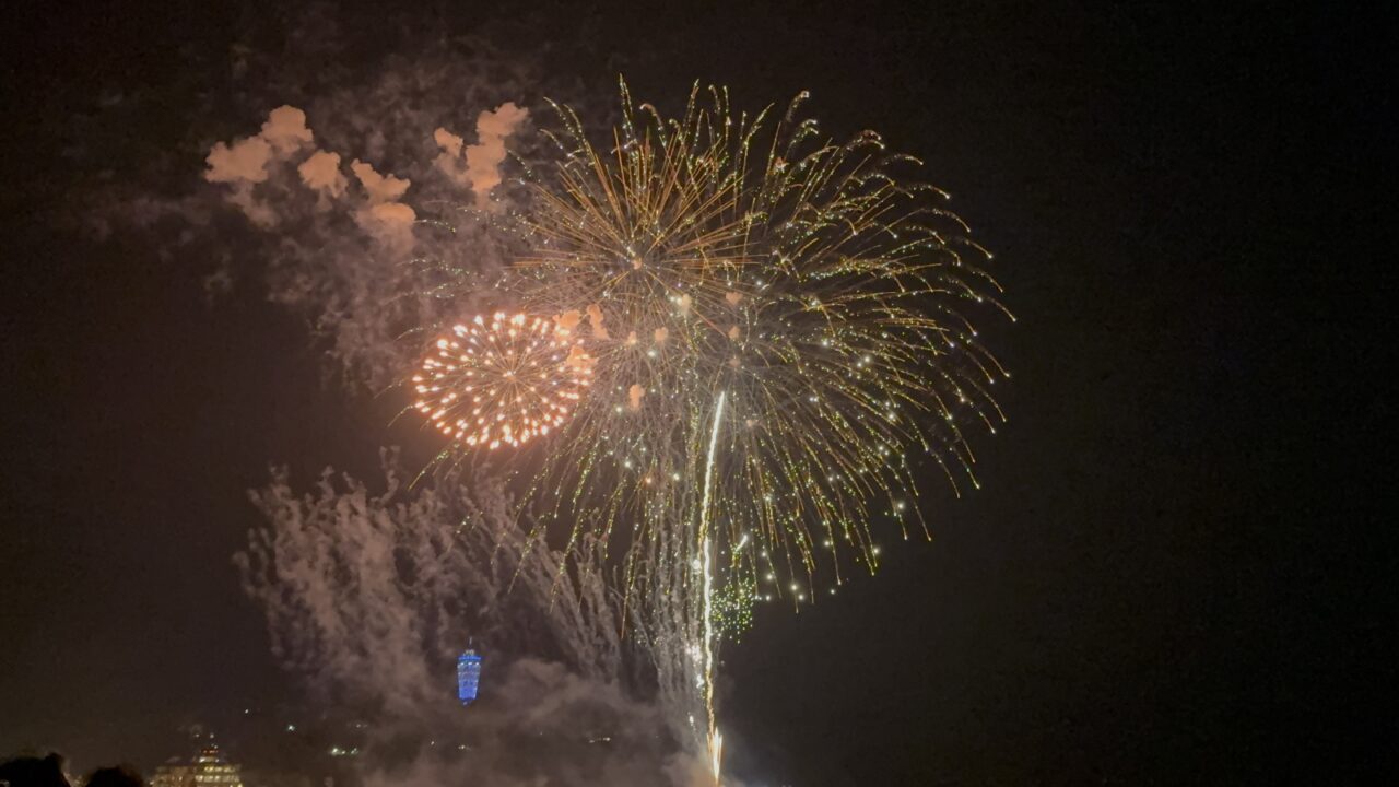 【藤沢市】2026年も開催！ 8月18日、片瀬西浜・鵠沼海水浴場でドローンショーが開催されます♪ その後は花火も！