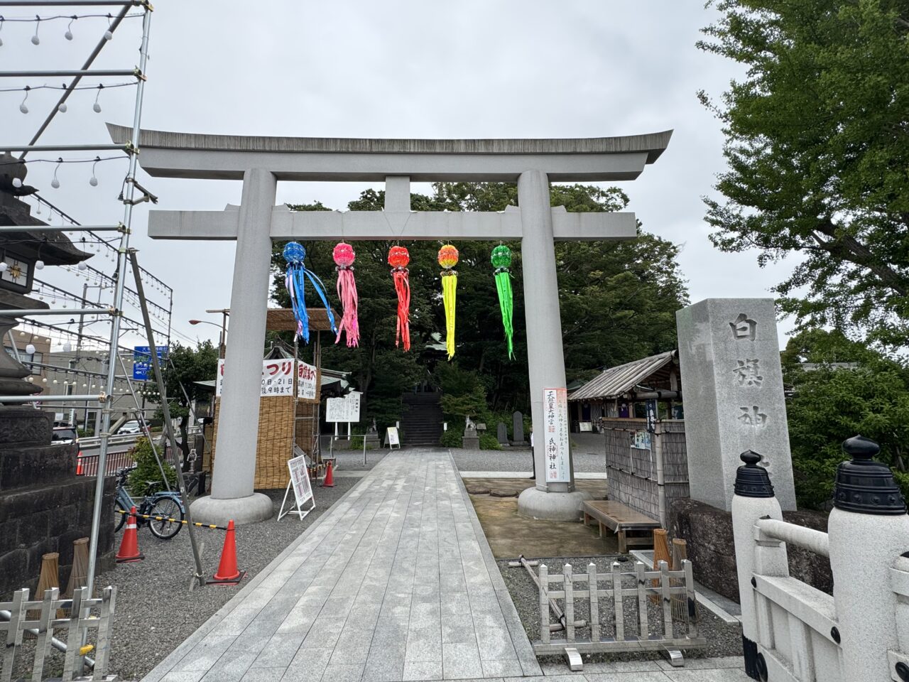 【藤沢市】約1週間続く藤沢本町の夏の風物詩「白旗まつり」が7月15日から白旗神社で開催されます! 義経・弁慶みこしや万灯みこし、野外映画や露店出店も♪