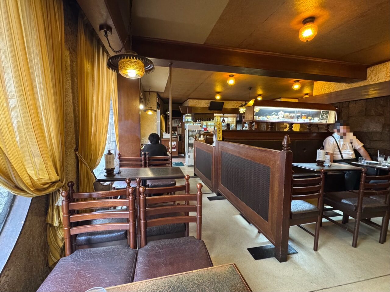 【藤沢市】しばらく休業していた老舗喫茶「ジュリアン」が営業再開していました！ 短縮営業でも店内はにぎわい、人気のペアソーダも健在でした♪