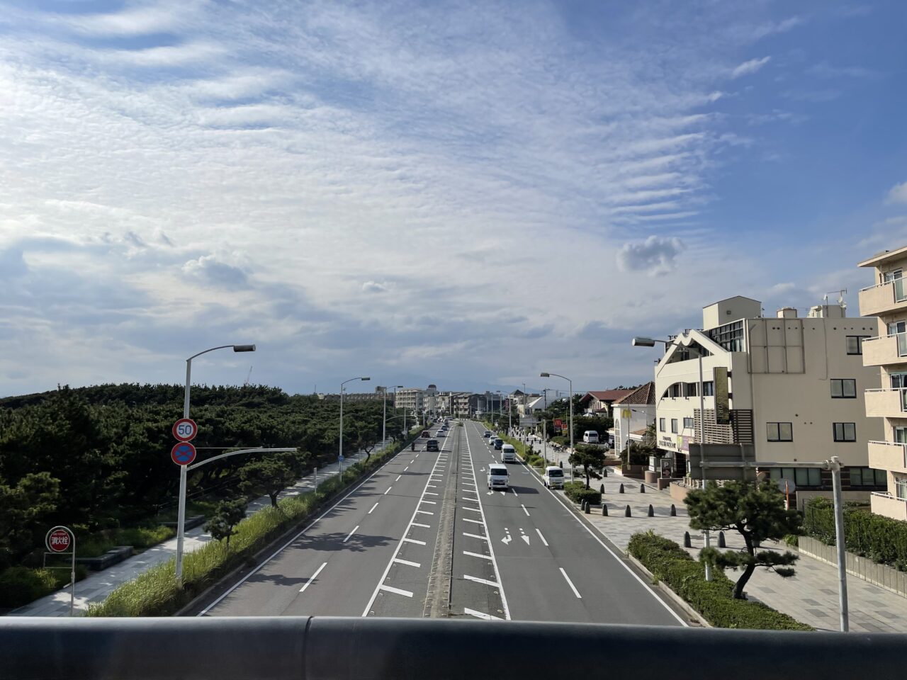 2025年12月7日（日）、湘南の海岸一帯で「第20回 湘南国際マラソン」が実施され、藤沢市を含む沿岸部では大掛かりな通行止めが敷かれます。