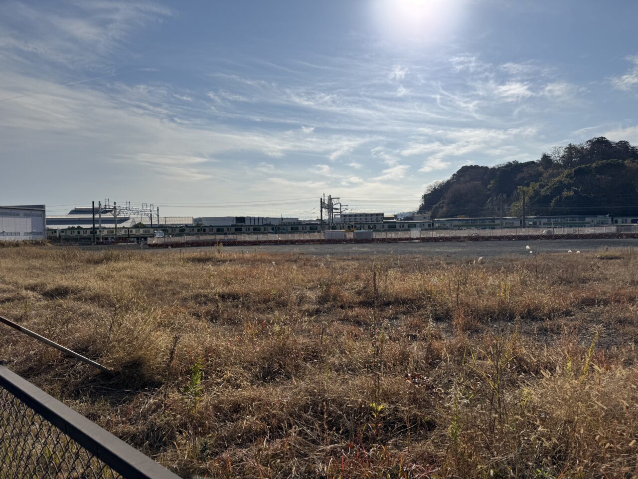【藤沢市】東海道線・「村岡新駅（仮称）」建設予定地がキャンプ場に！ 7月25日（土）・26日（日）、8月15日（土）・16日（日）に「村岡キャンプ」が開催されます。地域住民がつくる、焚き火を囲んで未来のまちを語るイベント開催♪