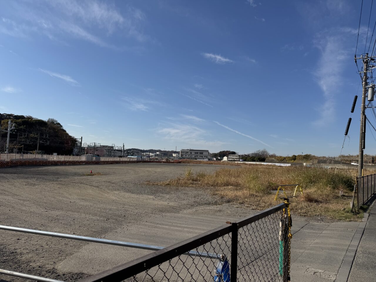 【藤沢市】東海道線・「村岡新駅（仮称）」建設予定地がキャンプ場に！ 7月25日（土）・26日（日）、8月15日（土）・16日（日）に「村岡キャンプ」が開催されます。地域住民がつくる、焚き火を囲んで未来のまちを語るイベント開催♪