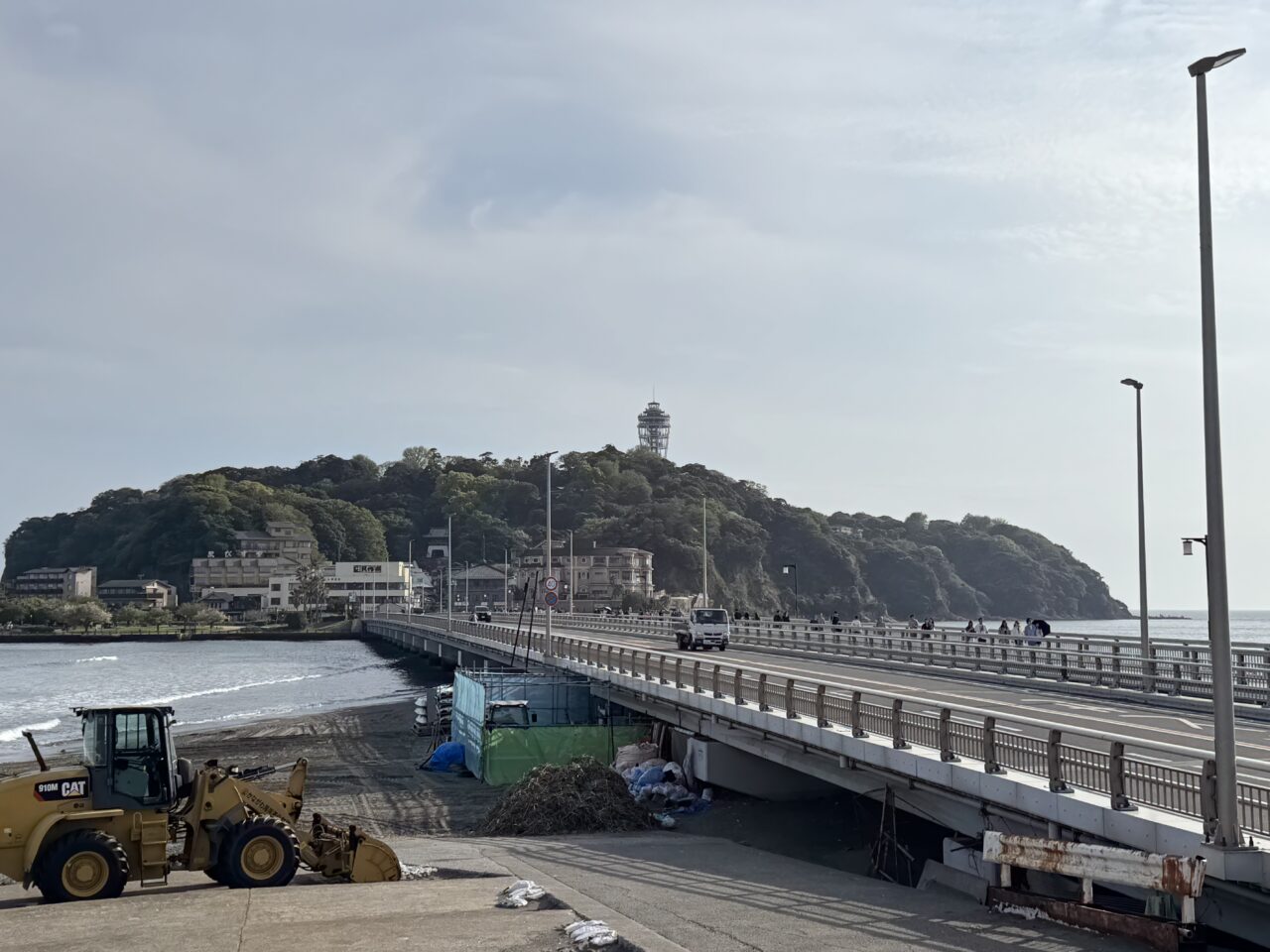 【藤沢市】昼はアート散策、夜は光の幻想。「江の島アートフェスティバル 2026」が江の島、片瀬海岸エリアで４月11日より開催中です♪