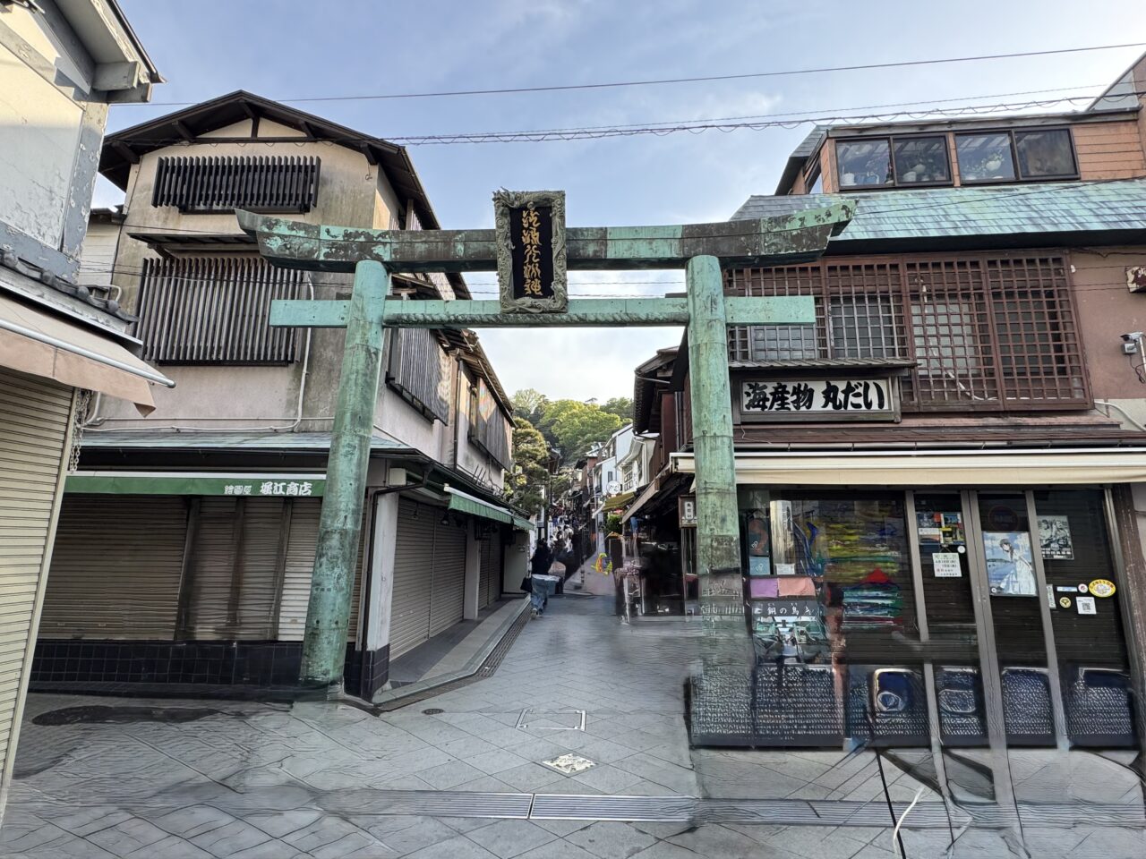 【藤沢市】昼はアート散策、夜は光の幻想。「江の島アートフェスティバル 2026」が江の島、片瀬海岸エリアで４月11日より開催中です♪