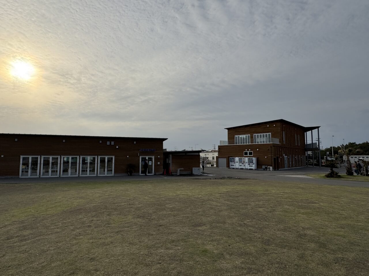 【藤沢市】手ぶらでも持ち込みでも楽しめる都市型ビーチBBQ施設「THE BBQ BEACH in KUGENUMA」が 鵠沼海浜公園HUG-RIDE PARKに4月18日にオープンします♪