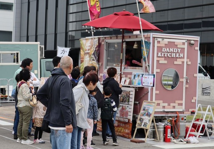 【藤沢市】ツツジ鑑賞やキッチンカーなどが楽しめる入場無料の人気イベント「第3回荏原フレンドシップデー」が4月26日に本藤沢の荏原製作所で開催されます♪