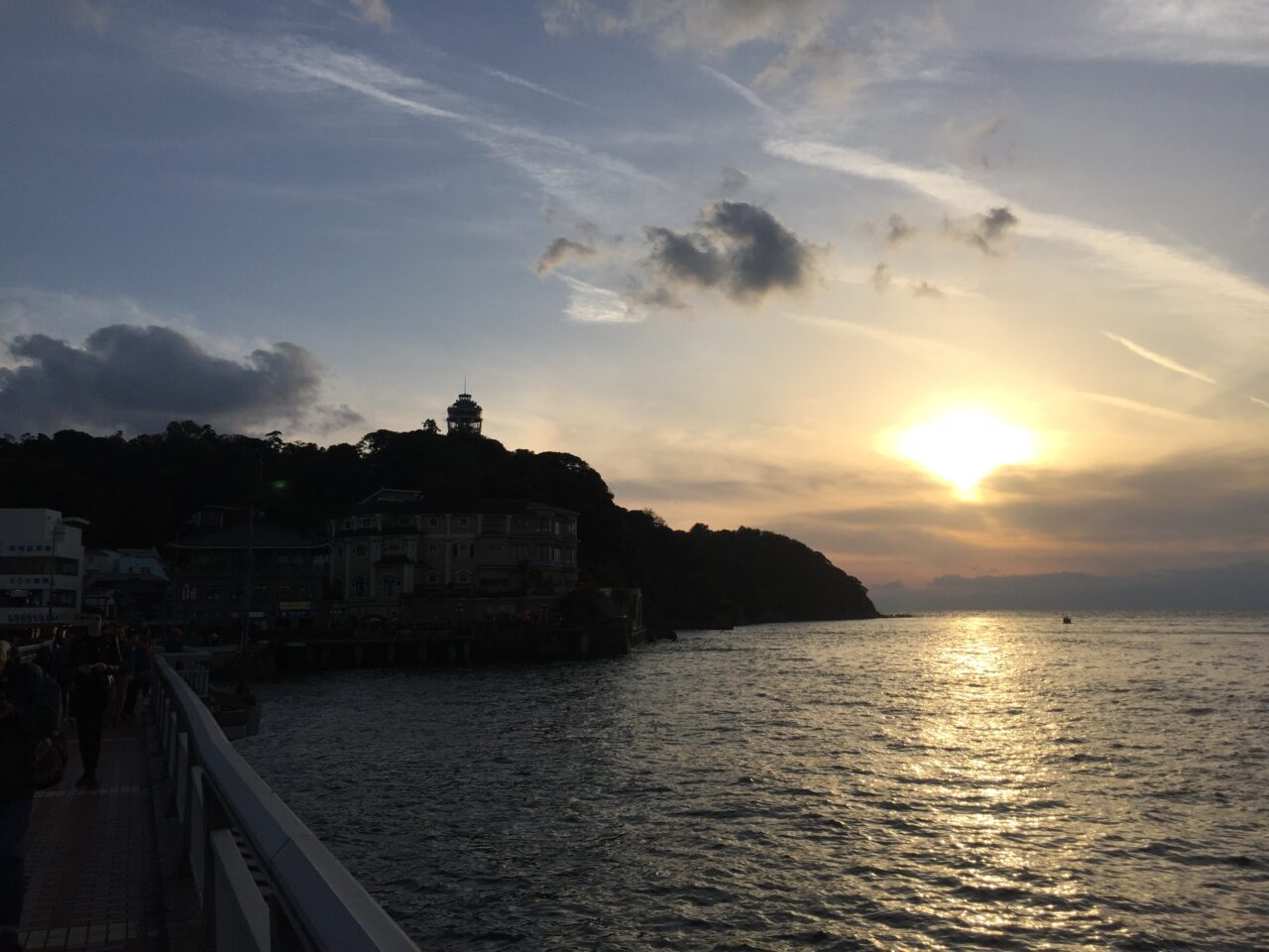 【藤沢市】江の島でバリ気分！ 「江の島バリサンセット」が江の島サムエル・コッキング苑で10月3日・4日に開催されます♪