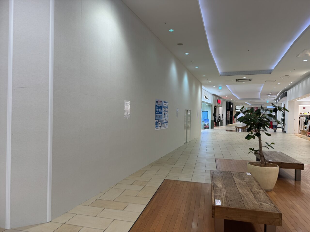 テラスモール湘南　ナノユニバース　閉店