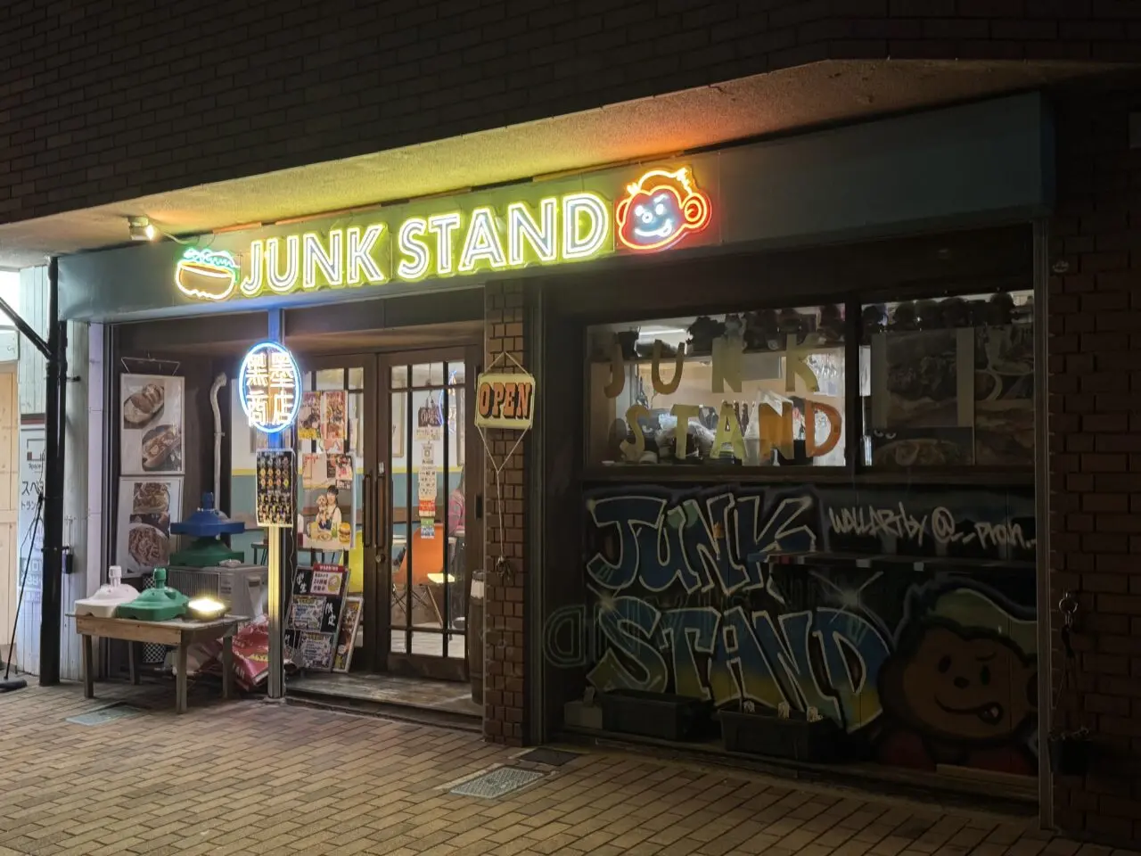 わんちゃんOKのカフェ『JUNK STAND』の絶品バーガーが話題! 間借り営業も集まる“挑戦者応援カフェ”とは?