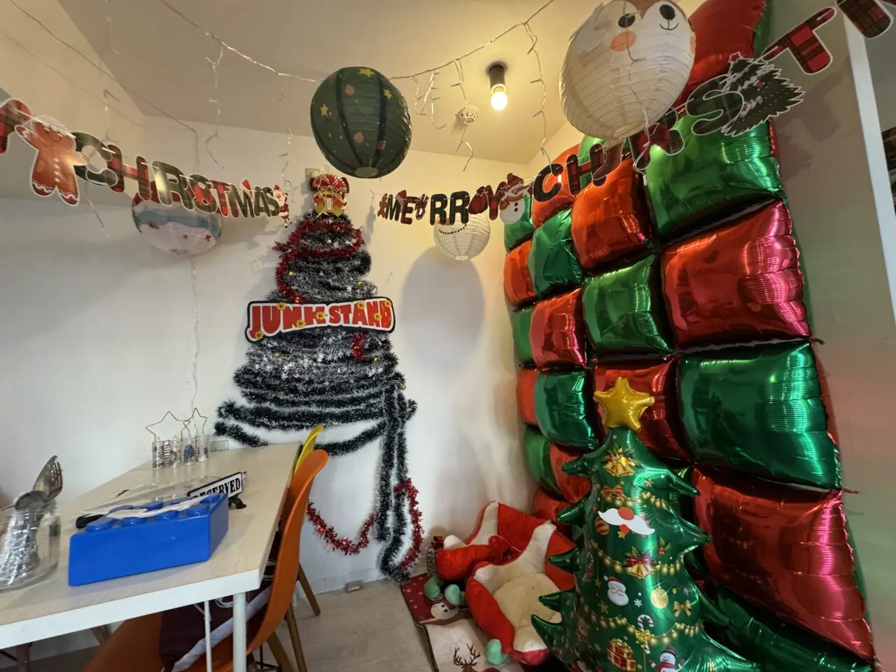 わんちゃんOKのカフェ『JUNK STAND』の絶品バーガーが話題! 間借り営業も集まる“挑戦者応援カフェ”とは?