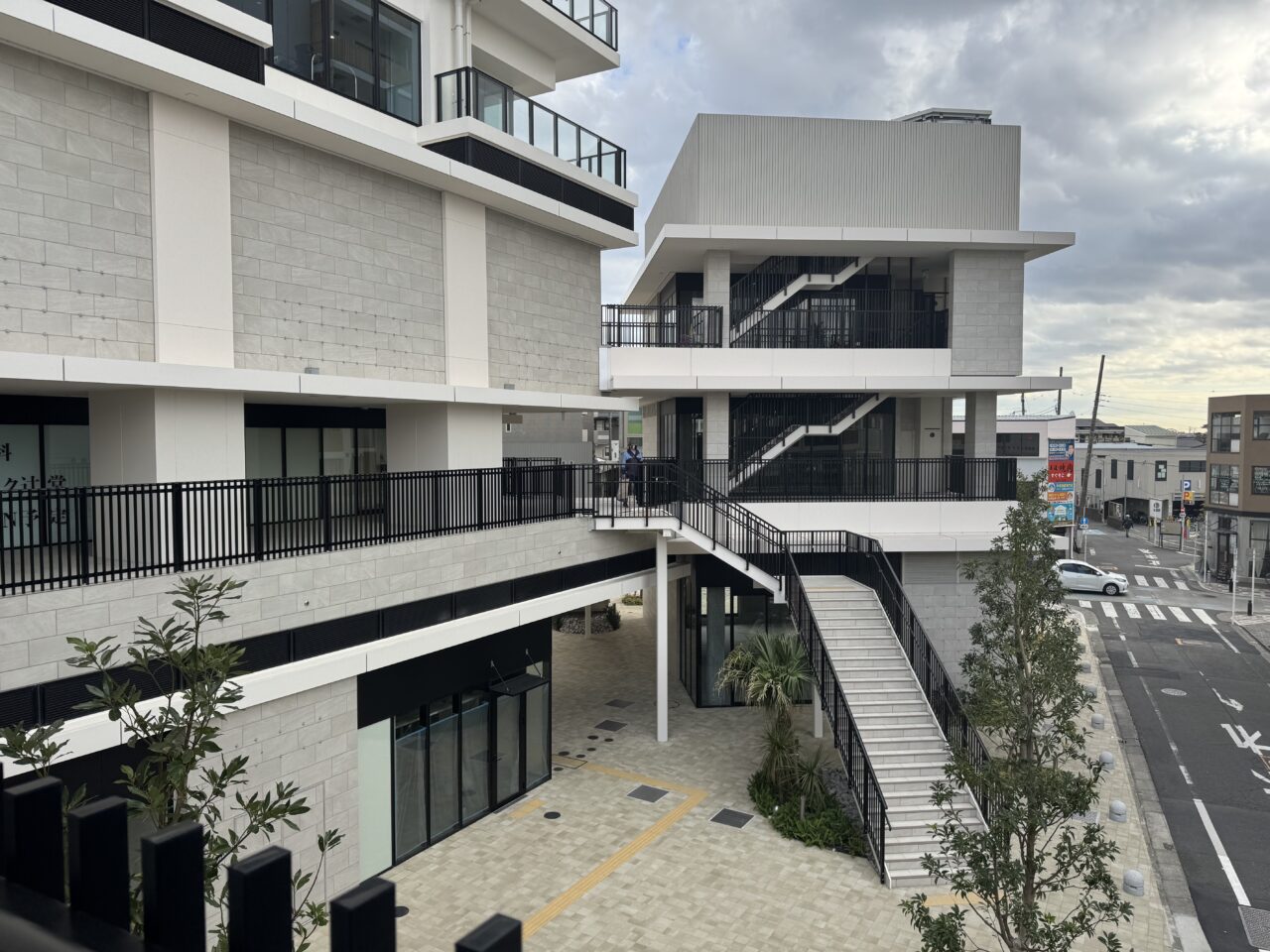 辻堂駅南口の新ランドマーク「THE TOWER 湘南辻堂」の1階に『セブンイレブン 藤沢辻堂駅南口店』が2026年1月30日オープン。