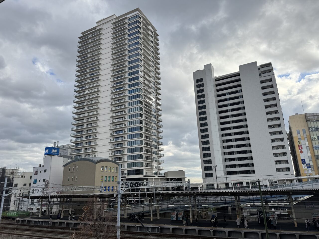 辻堂駅南口の新ランドマーク「THE TOWER 湘南辻堂」の1階に『セブンイレブン 藤沢辻堂駅南口店』が2026年1月30日オープン。