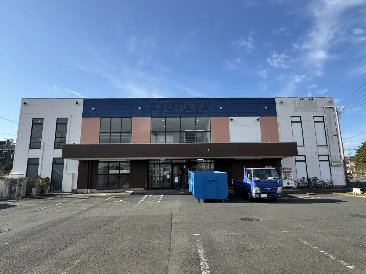 『TSUTAYA村岡店』が11月30日で閉店していました。1階にあったドコモショップは藤沢駅北口へ移転