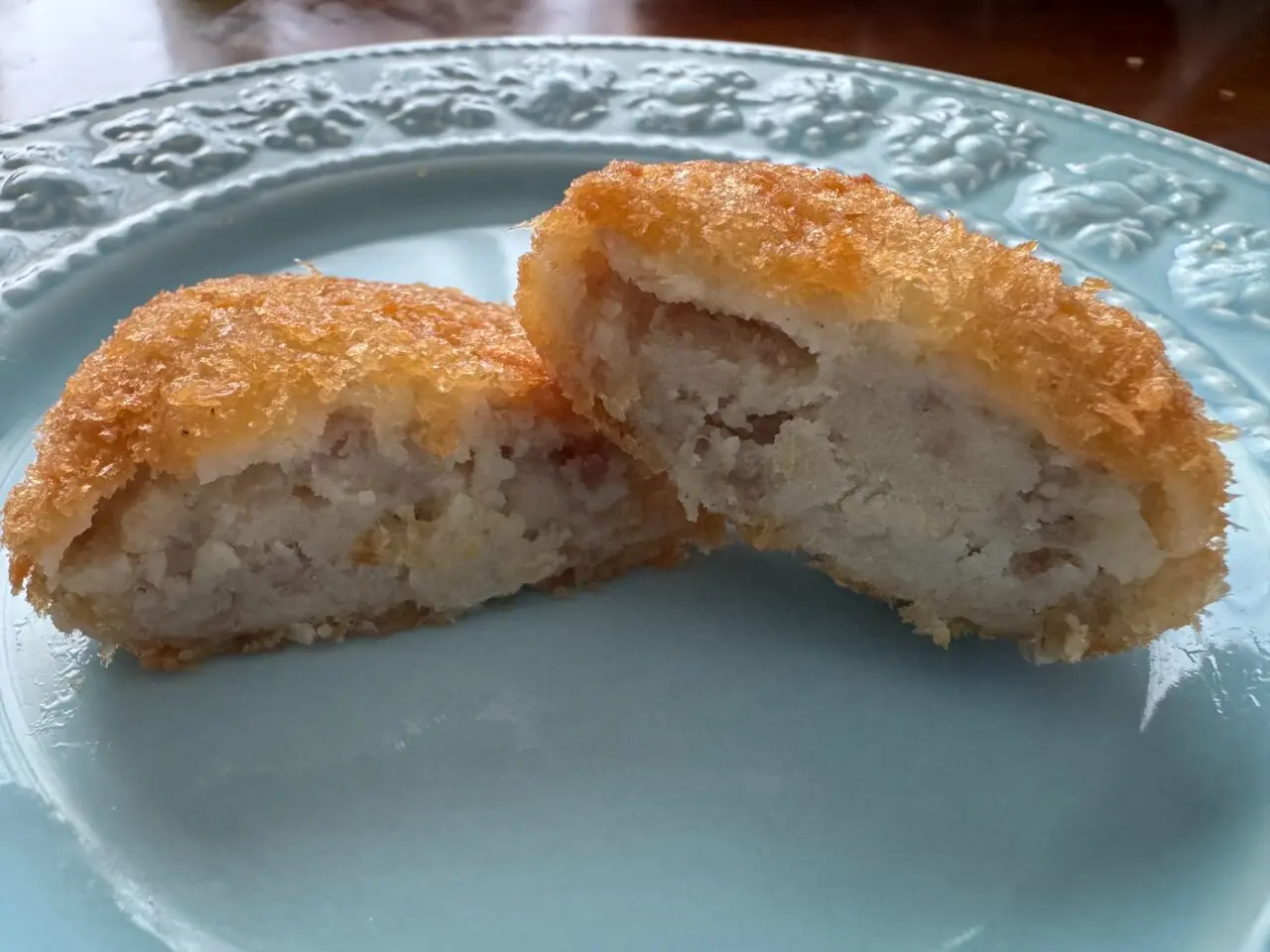 【藤沢市】揚げたて提供が魅力! 「高座豚手造りハム 湘南六会店」のミートコロッケが人気です♪