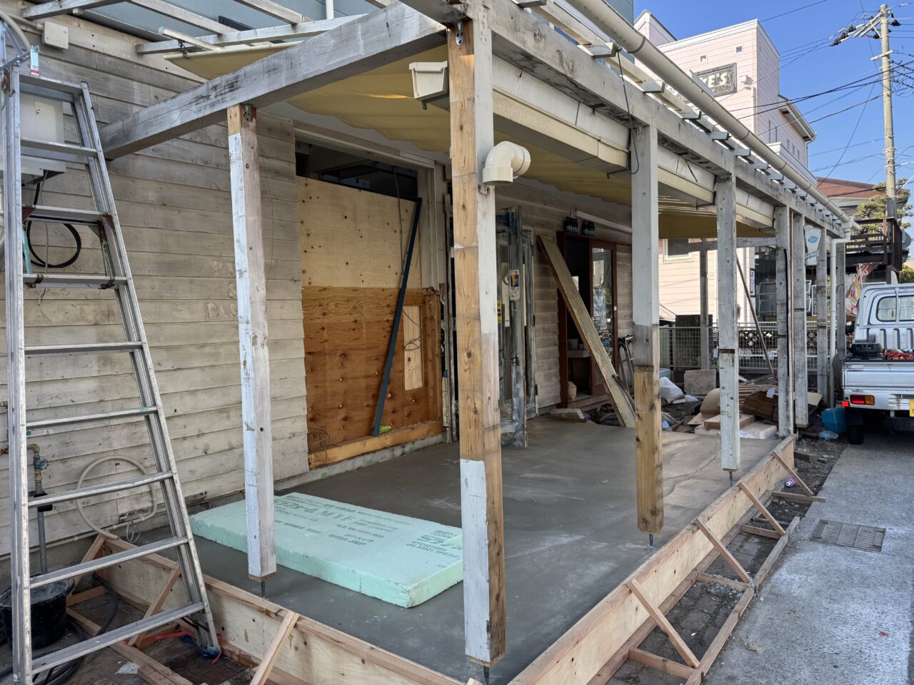 【藤沢市】辻堂西海岸のサーファー通りに新店!「ON THE PIG’S BACK」跡地に、ピザとナチュラルワインの店「辻堂パーク」が3月5日にオープン予定です♪