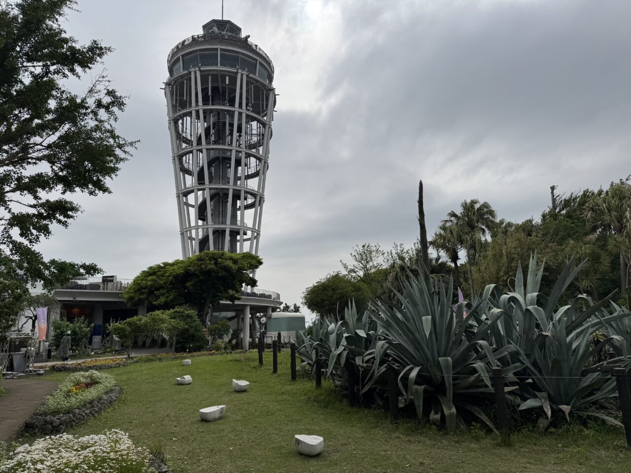 【藤沢市】藤沢在住のイラストレーターmin²作品展「江の島ロリィタ」が3月6日～9日まで、江の島サムエル・コッキング苑内の「UMIYAMA GALLERY」で開催されます♪