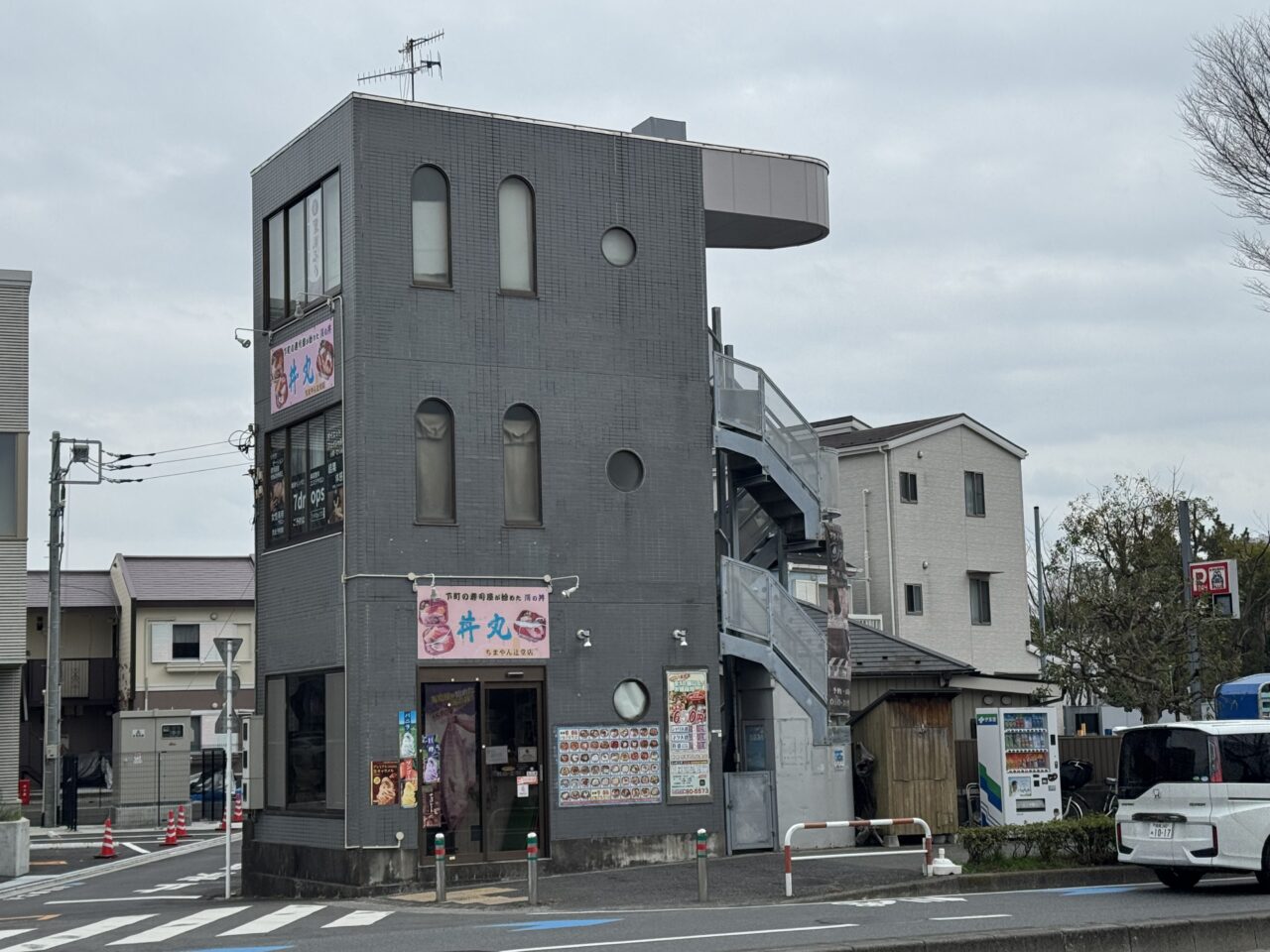 【藤沢市】人気の海鮮丼専門店「丼丸ちまやん 辻堂店」が3月いっぱいで閉店へ。約10年営業に惜しむ声。