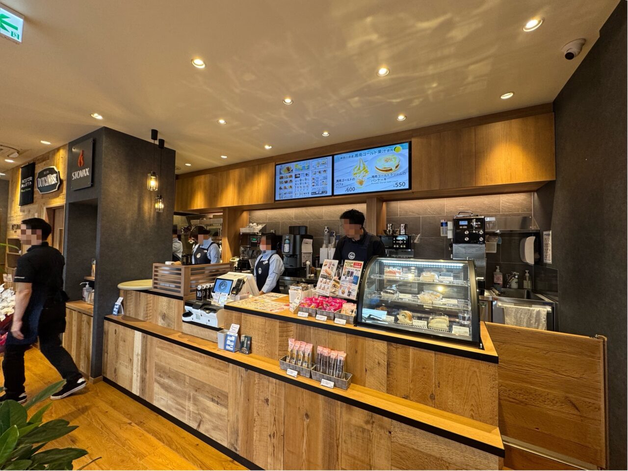 【藤沢市】宮原エリアの中原街道沿いに車で立ち寄れるカフェ「KEY'S CAFÉ 藤沢宮原店」が3月6日にオープンしました。薪ストーブのある話題のカフェです♪