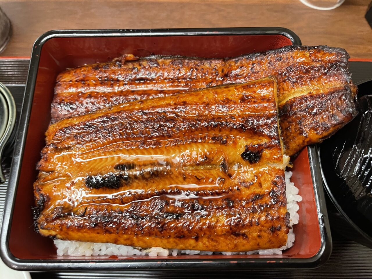 【藤沢市】藤沢駅南口にある「鰻の成瀬 藤沢店」が3月31日に閉店します。さらに4月6日から新業態「酒と鰻と定食と。うなやま」として新装オープンします♪