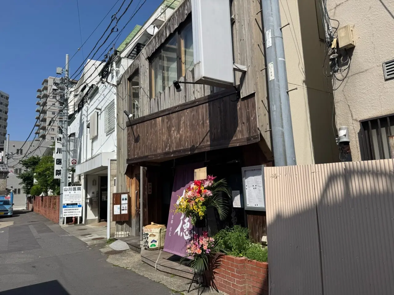 【藤沢市】藤沢駅北口、ふじやす水産の「魚とカレーのお店」跡地に、招徳酒造の日本酒と旬魚が楽しめる和食店「旬菜酒庵 月こや」が5月15日にオープンしました♪
