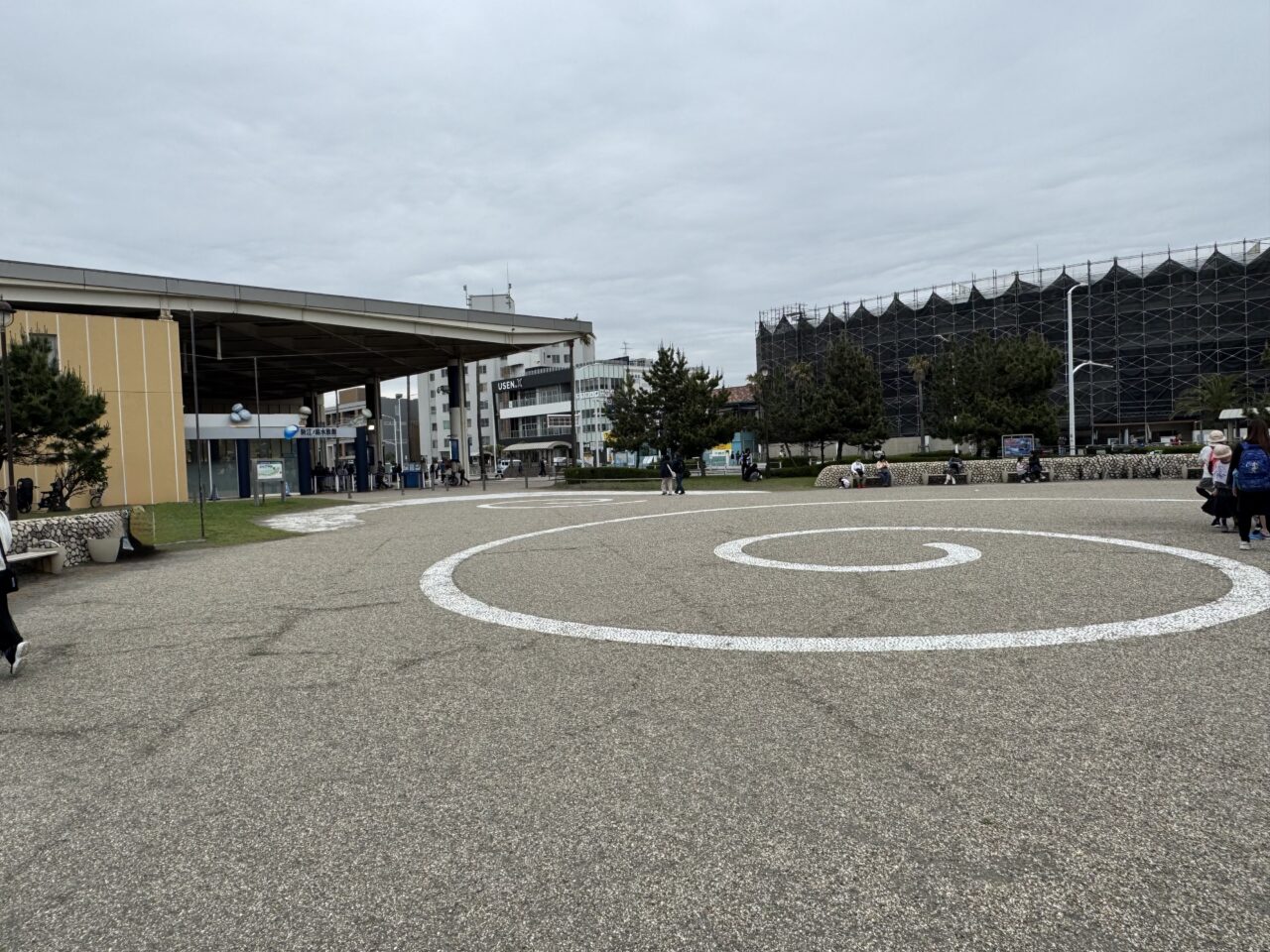 【藤沢市】ＧＷの江の島で朝から楽しめる話題のマルシェ第2弾「湘南チャーカルプロジェクト 海と農の地産マルシェ」が、新江ノ島水族館横のクラゲ広場で5月5日、6日に開催されます♪