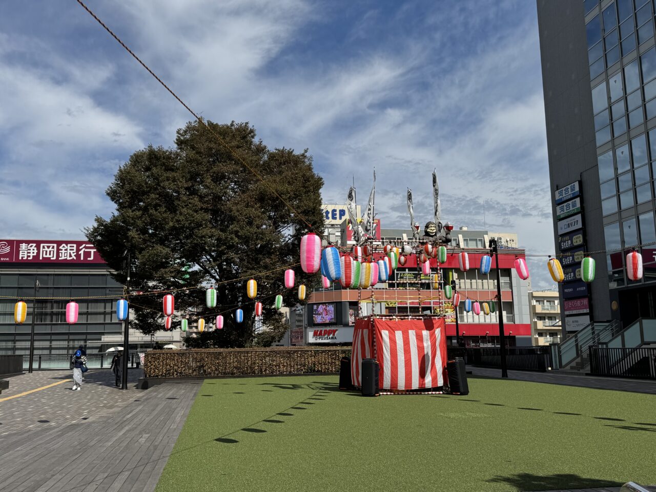 【藤沢市】提灯と盆踊りが帰ってくる！ 「藤の盆2026 ～初夏の陣～」が藤沢駅北口サンパール広場で6月7日に開催されます♪ 湘南グルメや縁日も集結。奥山佳恵さんのトークイベントも！