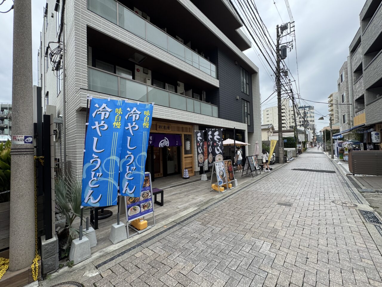 【藤沢市】江の島すばな通りに、うどんと牛すき焼きの店「松本屋」が7月6日にオープンしました♪ 宮崎県産A5和牛のすき焼きとしらすたっぷりの「江の島うどん」が楽しめる注目店です