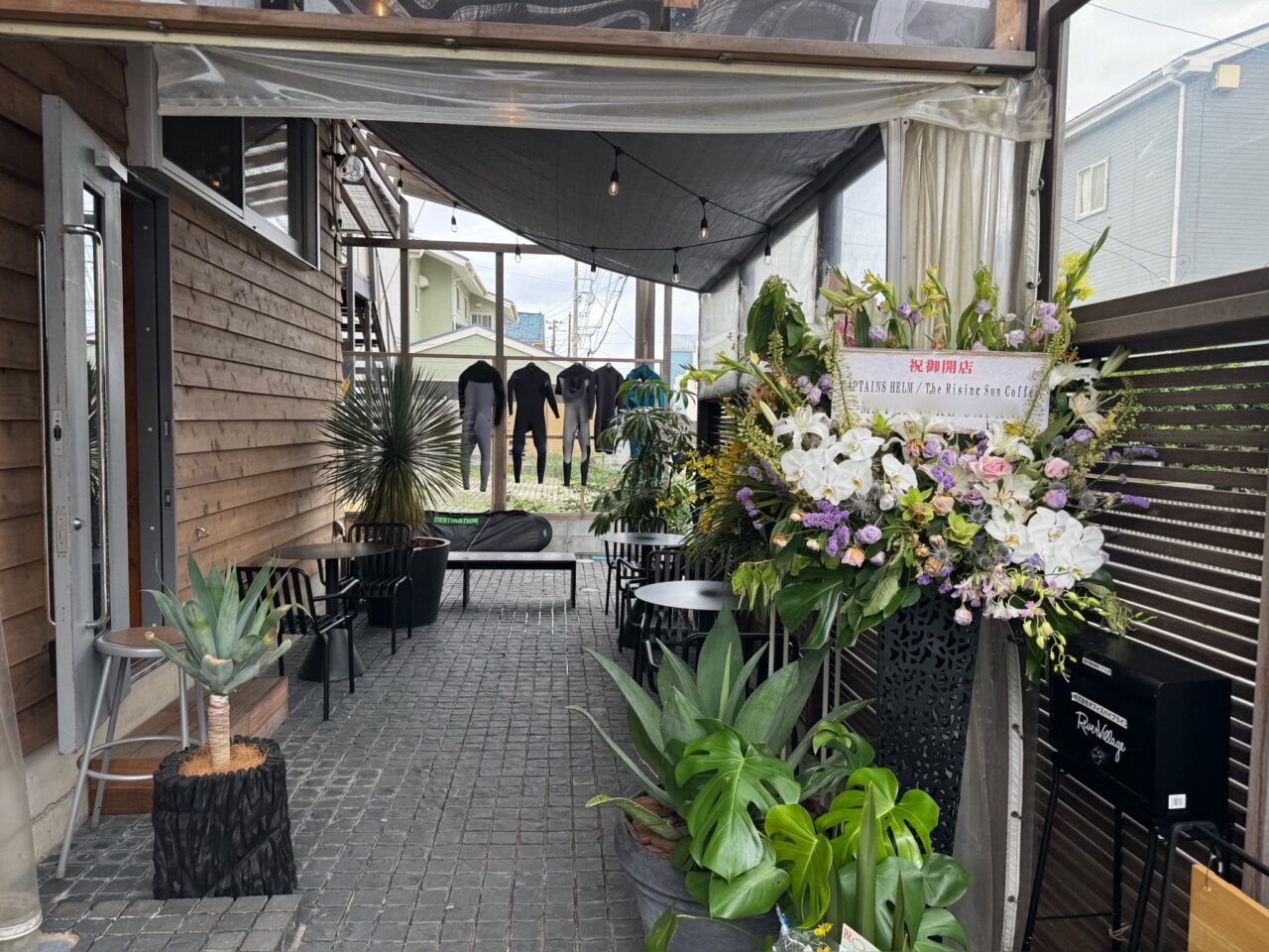 【藤沢市】湘南初出店！ 俳優・坂口憲二さんが手がける「The Rising Sun Coffee 湘南店」が7月4日鵠沼海岸にオープンしました！ 話題のカフェをレポート