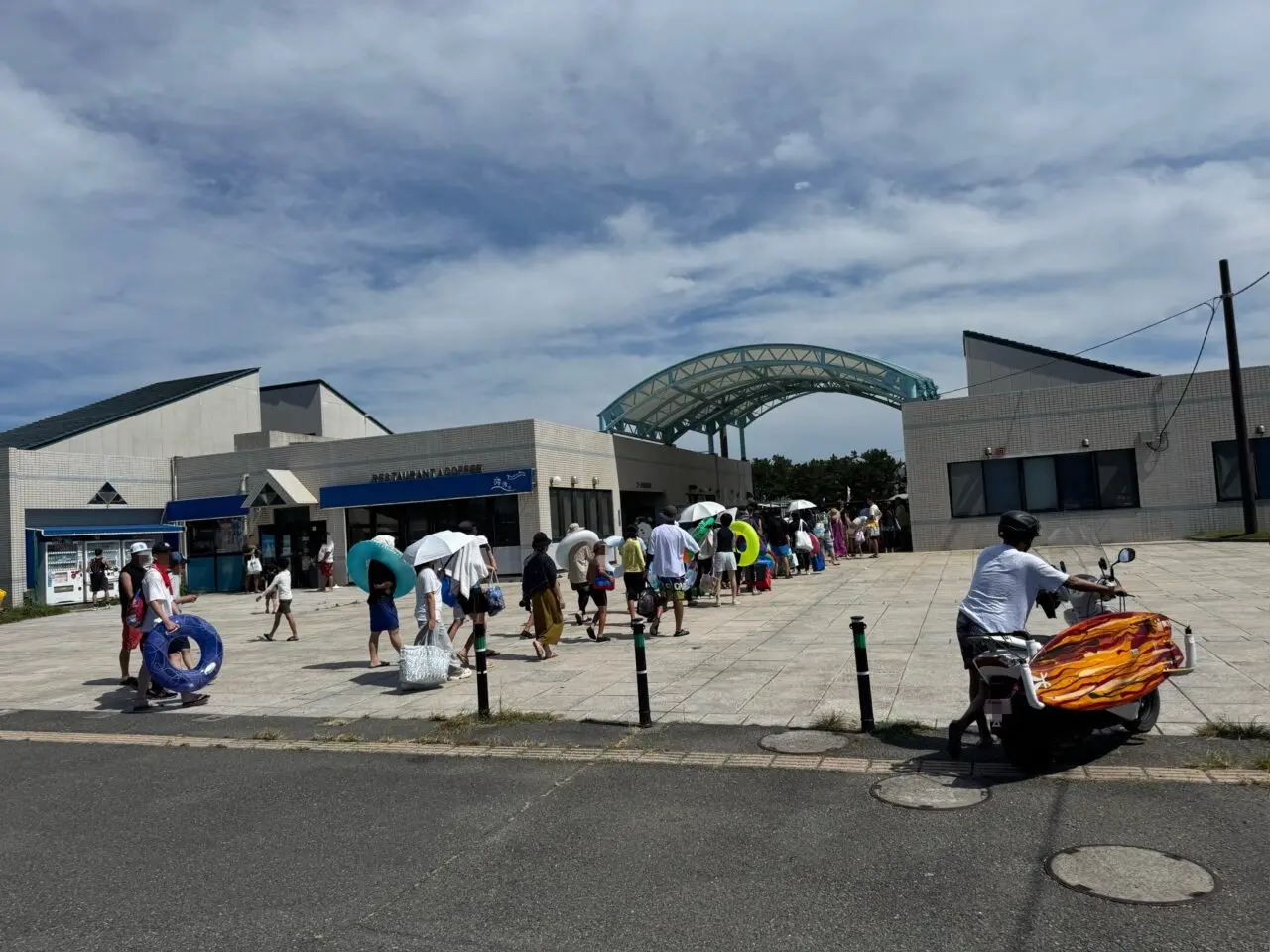 【藤沢市】6つのプールで夏を満喫♪ 「県立辻堂海浜公園 ジャンボプール」が7月11日にオープンします! 今年も夏の人気スポットが開幕!