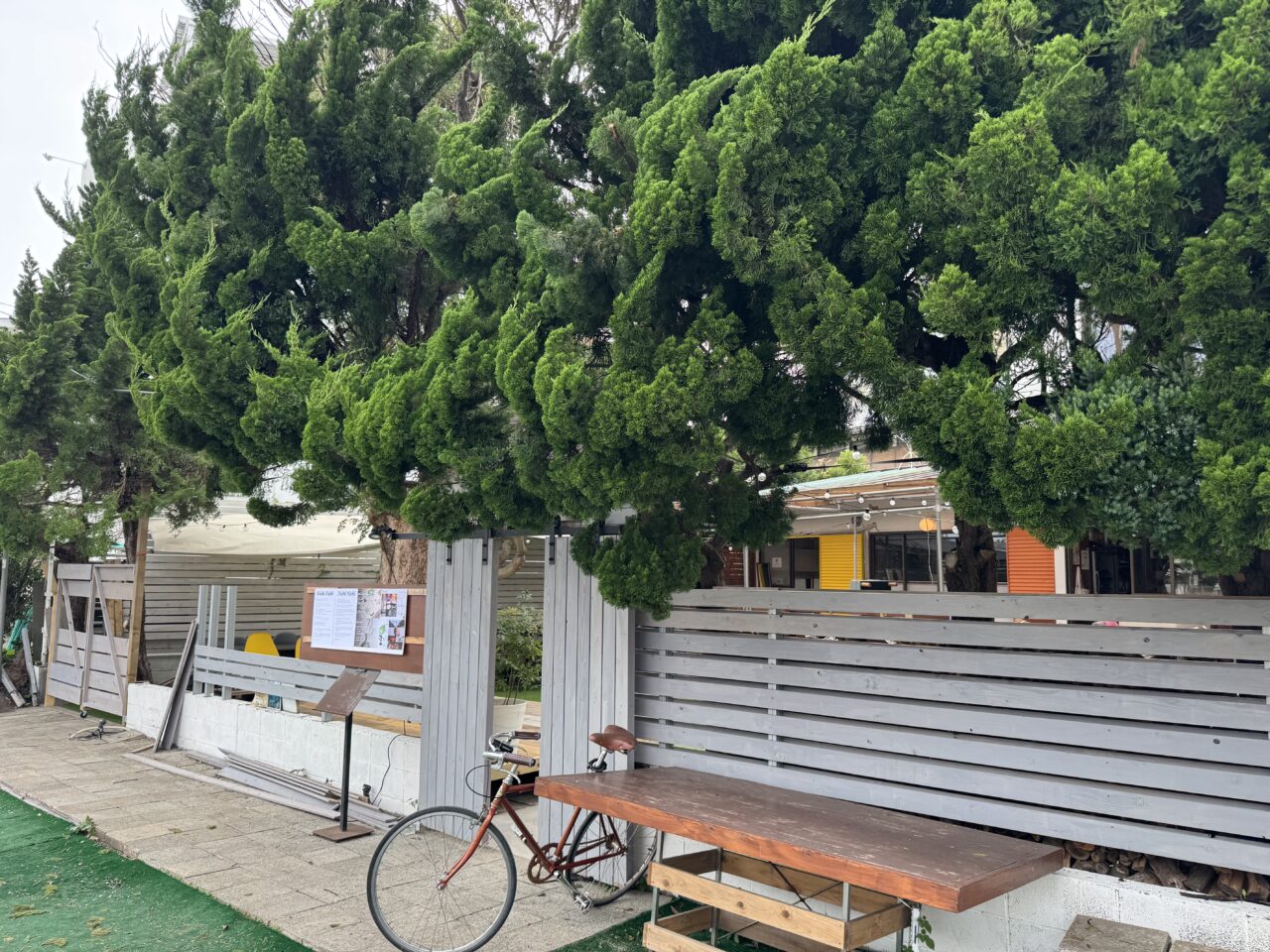 【藤沢市】片瀬江ノ島で話題のカルチャースポット「AfterSurf ClubHouse」で、アートイベント「NichiNichi vol.3」が開催中! 7月20日には湘南初開催「コーヒーレイブ×ラン」も!