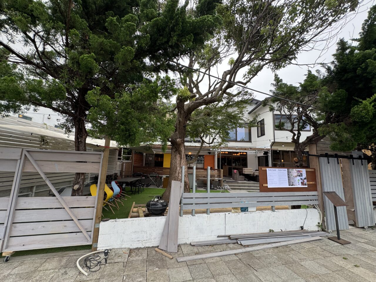 【藤沢市】片瀬江ノ島で話題のカルチャースポット「AfterSurf ClubHouse」で、アートイベント「NichiNichi vol.3」が開催中! 7月20日には湘南初開催「コーヒーレイブ×ラン」も!