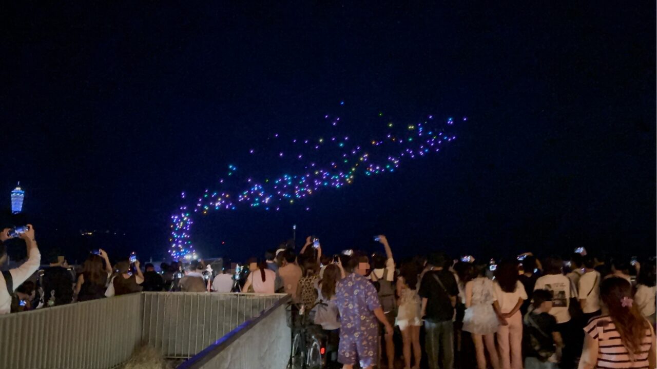 【藤沢市】2026年も開催！ 8月18日、片瀬西浜・鵠沼海水浴場でドローンショーが開催されます♪ その後は花火も！