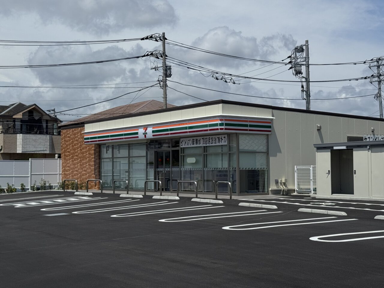 【藤沢市】善行長後線沿い、六会小学校前交差点に「セブン-イレブン 藤沢湘南台3丁目店」が8月28日にオープンします♪ 広い駐車場にも注目です！