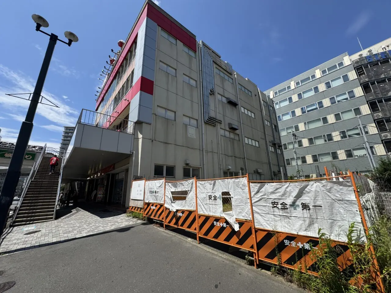 【藤沢市】藤沢駅北口にクラフトビール醸造所が2027年に誕生！ 「藤沢ブリュワリー」新築工事の看板を現地で確認しました。