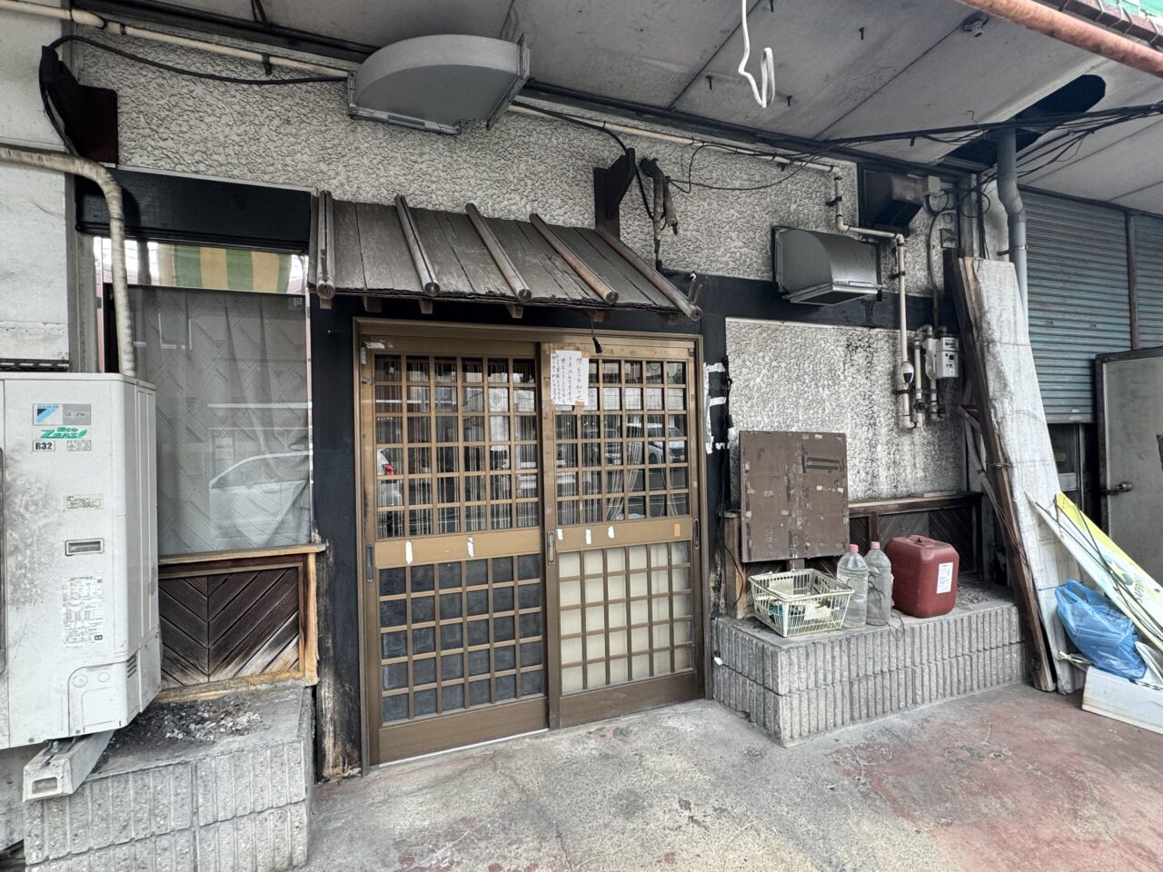 【藤沢市】善行の「炭火焼やきとり上遠野」が9月30日をもって閉店していました。店頭に閉店のお知らせがありました。