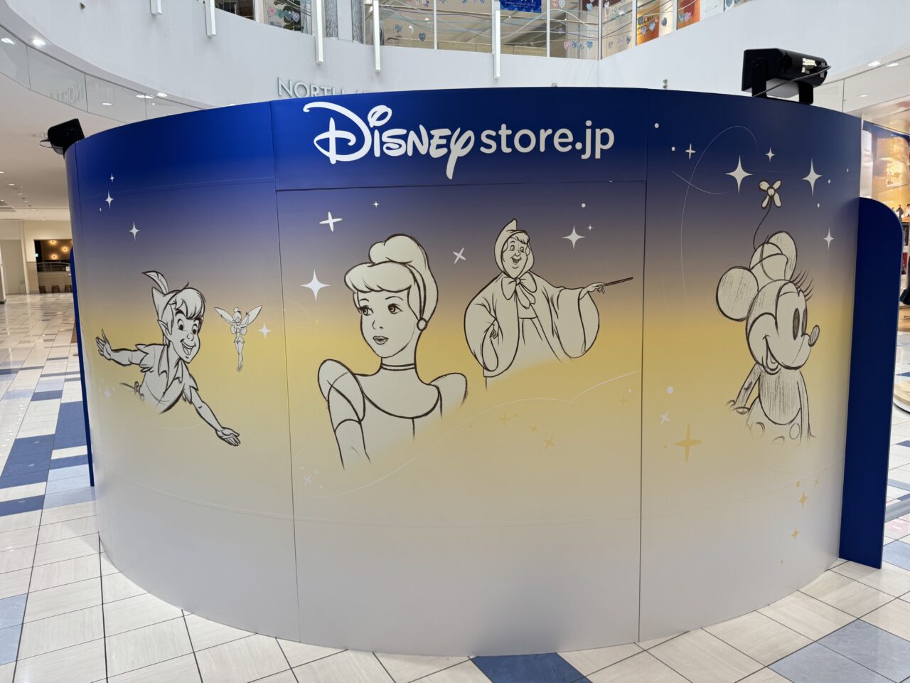 【藤沢市】テラスモール湘南にディズニーストアの期間限定ポップアップ「Disney store.jp Japan Tour」が10月16日にオープンしました！ 神奈川限定やポップアップ限定アイテムの販売、ミッキーマウスのフォトスポットも♪