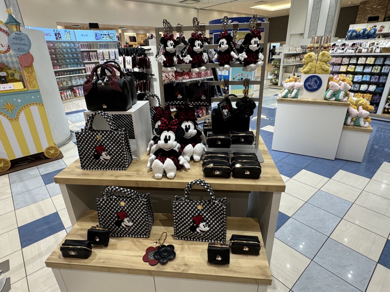 【藤沢市】テラスモール湘南にディズニーストアの期間限定ポップアップ「Disney store.jp Japan Tour」が10月16日にオープンしました！ 神奈川限定やポップアップ限定アイテムの販売、ミッキーマウスのフォトスポットも♪