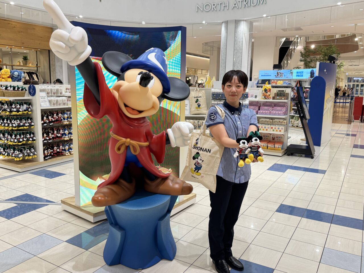 【藤沢市】テラスモール湘南にディズニーストアの期間限定ポップアップ「Disney store.jp Japan Tour」が10月16日にオープンしました！ 神奈川限定やポップアップ限定アイテムの販売、ミッキーマウスのフォトスポットも♪