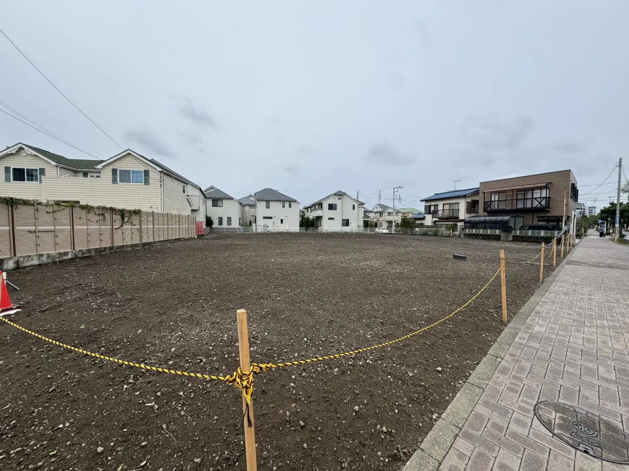 【藤沢市】辻堂3丁目の吉兆庵跡地が更地に。 現地の特例開発事業等予告板の立面図に「LAWSON」の文字